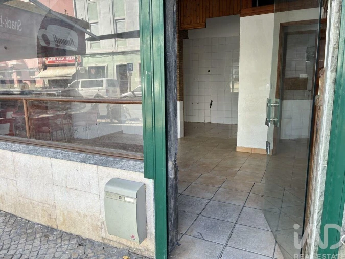 Loja para Arrendamento em Avenidas Novas Foto 2
