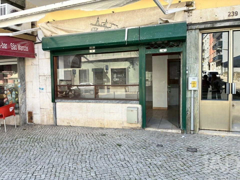 Loja para Arrendamento em Avenidas Novas Foto 13