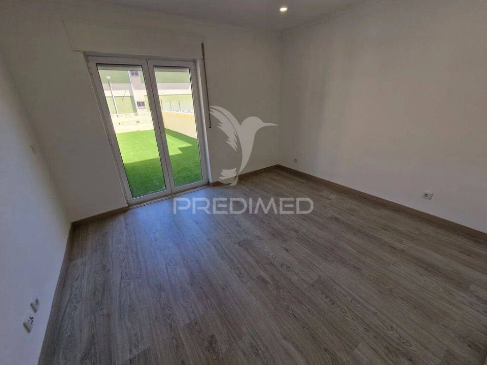Apartamento T3 para Venda em Massamá e Monte Abraão Foto 9
