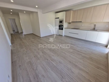 Apartamento T3 para Venda em Massamá e Monte Abraão