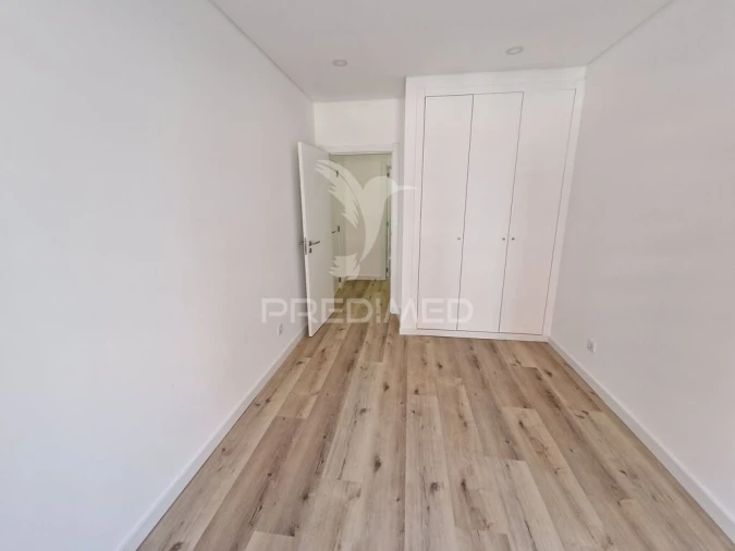 Apartamento T3 para Venda em Massamá e Monte Abraão Foto 11