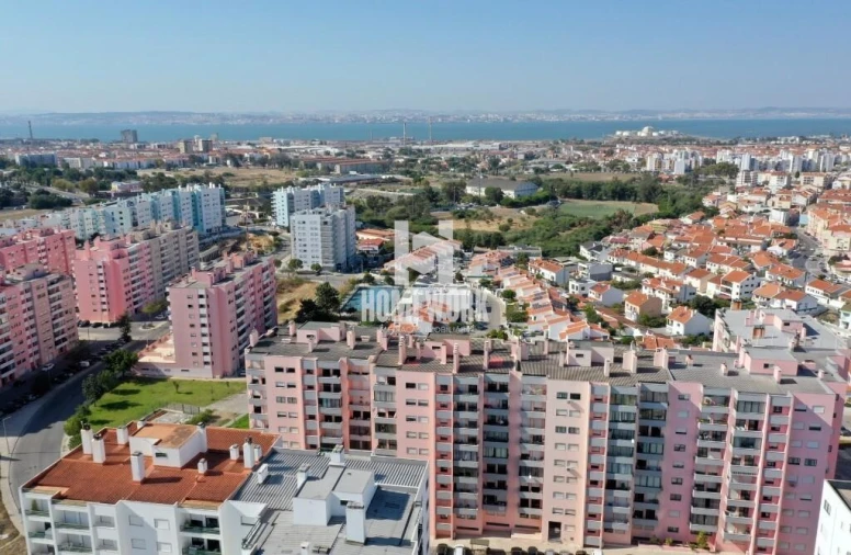 Apartamento T3 para Venda em Barreiro e Lavradio Foto 3