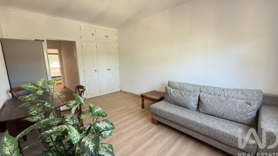 Apartamento T1 para Arrendamento em Carcavelos e Parede