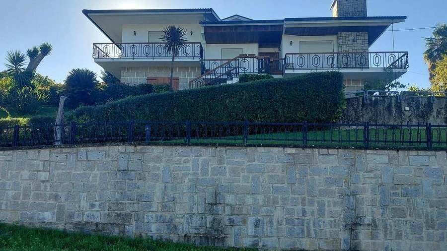 Moradia T5 para Venda em Prado e Remoães