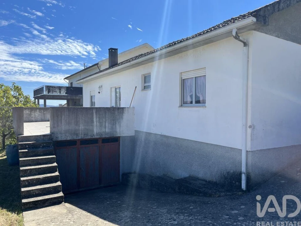 Moradia T3 para Venda em Alijo Foto 4