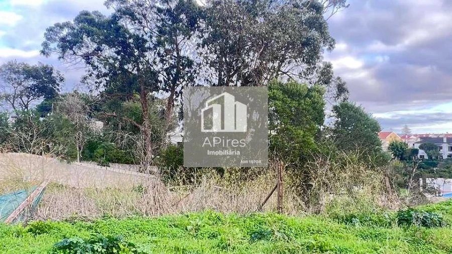 Terreno para Venda em Charneca de Caparica e Sobreda