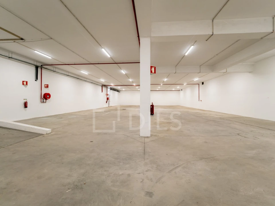 Armazém para Arrendamento em Moreira Foto 3