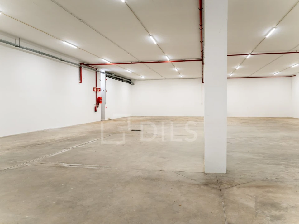 Armazém para Arrendamento em Moreira Foto 5