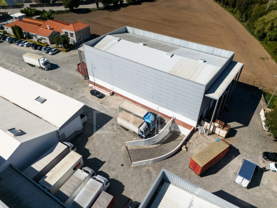 Armazém para Arrendamento em Moreira Foto 1