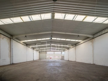 Armazém para Arrendamento em Albergaria-A-Velha e Valmaior