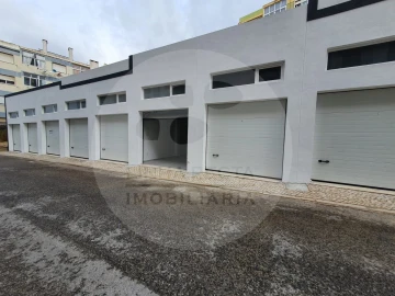 Garagem para Arrendamento em União das Freguesias de Setúbal