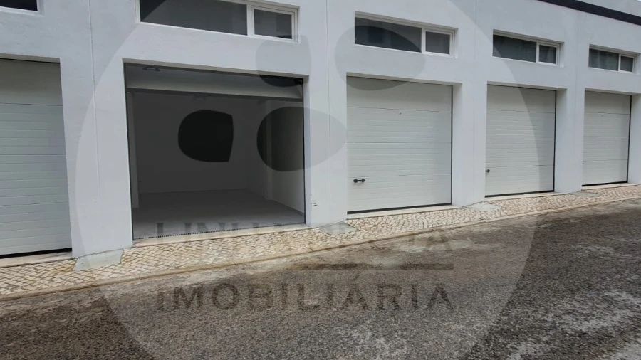 Garagem para Arrendamento em União das Freguesias de Setúbal