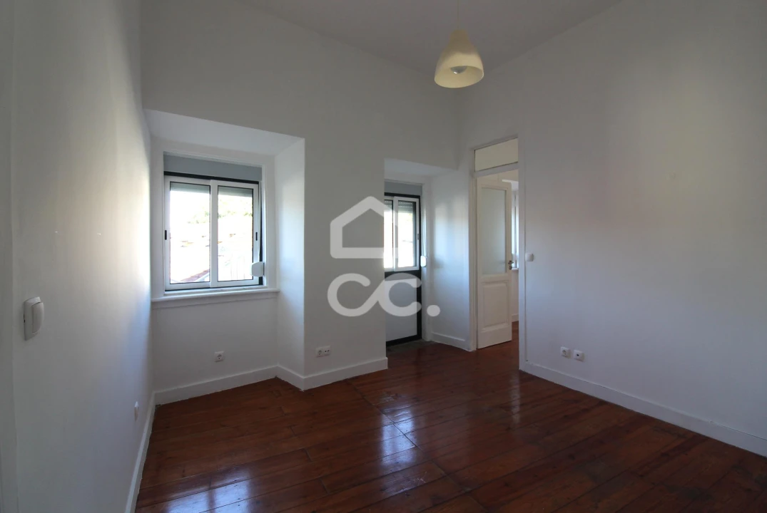 Apartamento T1 para Arrendamento em Estrela Foto 13