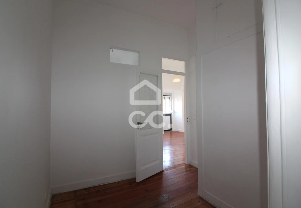 Apartamento T1 para Arrendamento em Estrela Foto 6