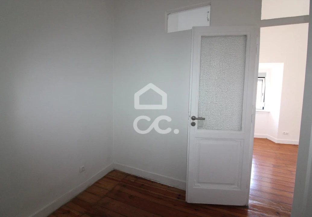 Apartamento T1 para Arrendamento em Estrela Foto 12