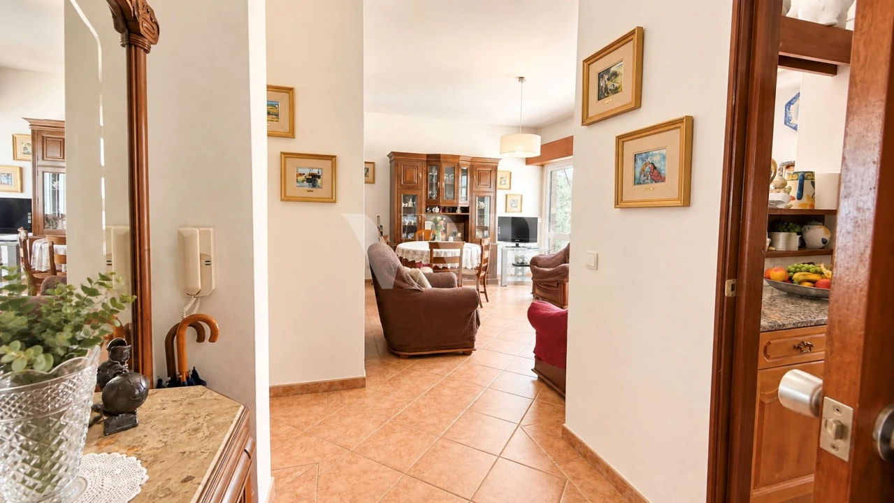 Apartamento T2 para Venda em Quarteira Foto 6