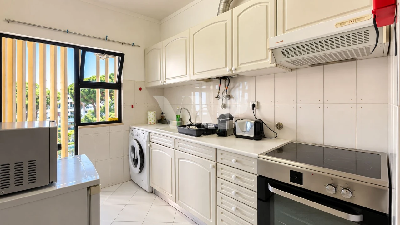 Apartamento T1 para Venda em Quarteira Foto 8