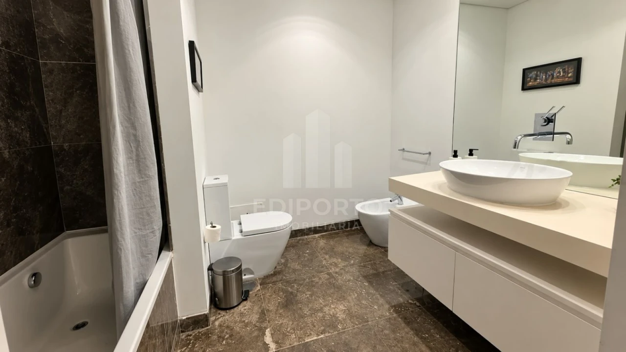Apartamento T2 para Arrendamento em Cedofeita, Santo Ildefonso, Sé, Miragaia, São Nicolau e Vitória Foto 8