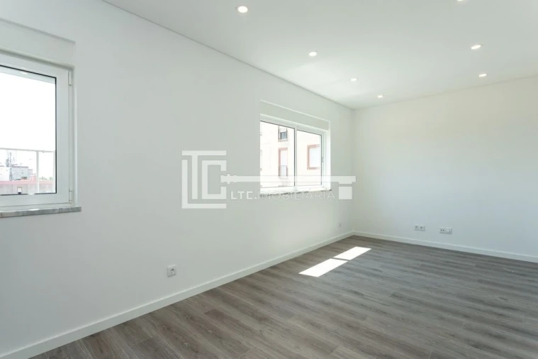 Apartamento T3 para Venda em Olivais Foto 14
