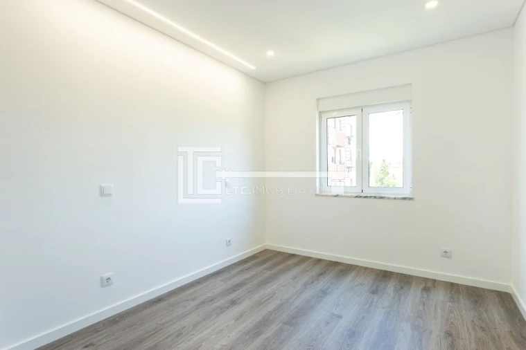 Apartamento T3 para Venda em Olivais Foto 11