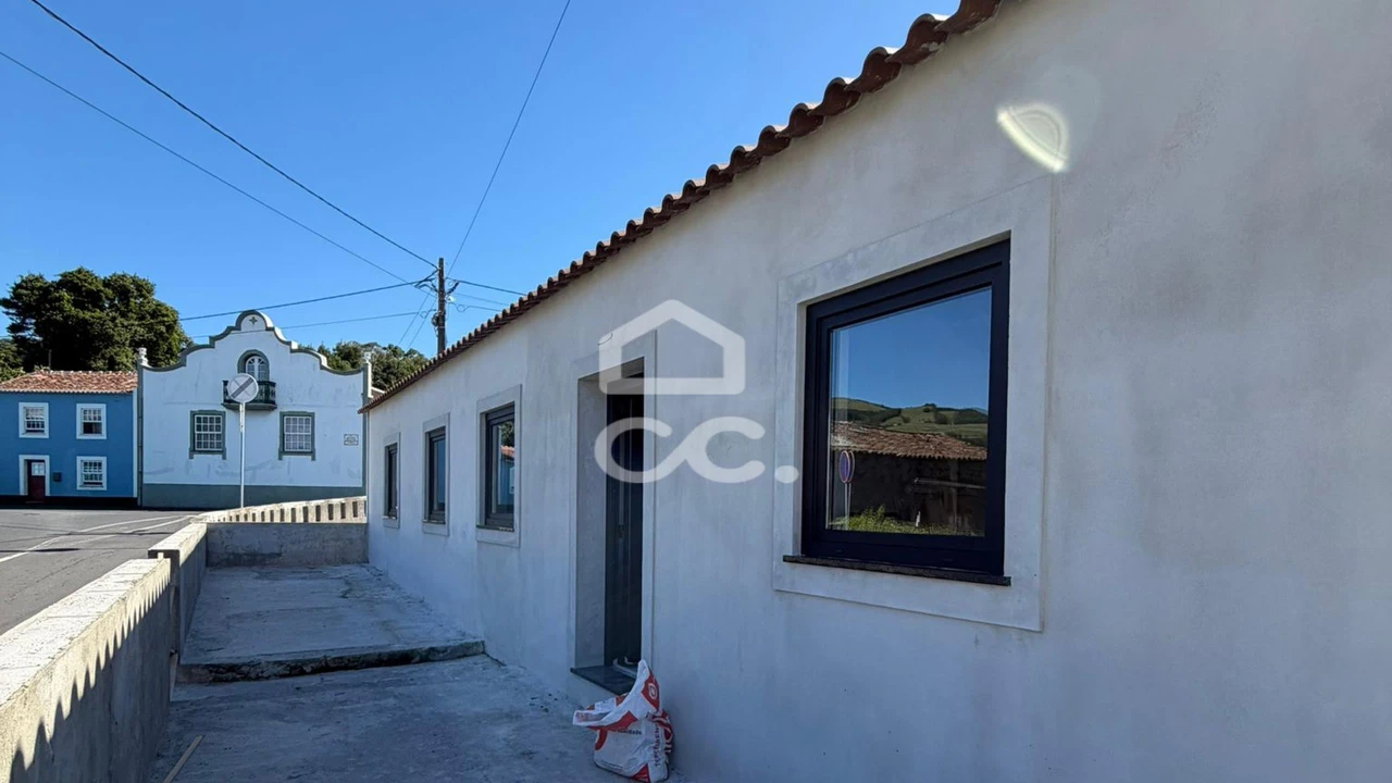 Moradia T2 para Venda em Terra Chã Foto 1