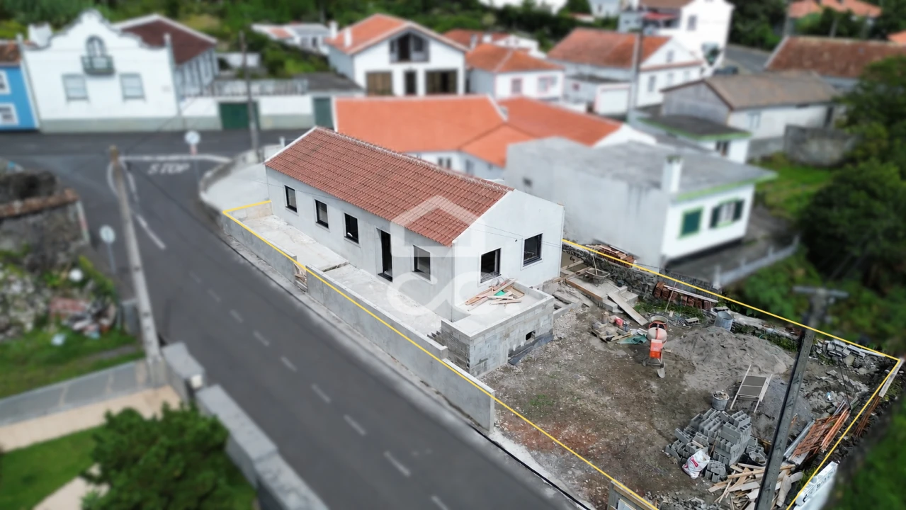 Moradia T2 para Venda em Terra Chã Foto 3