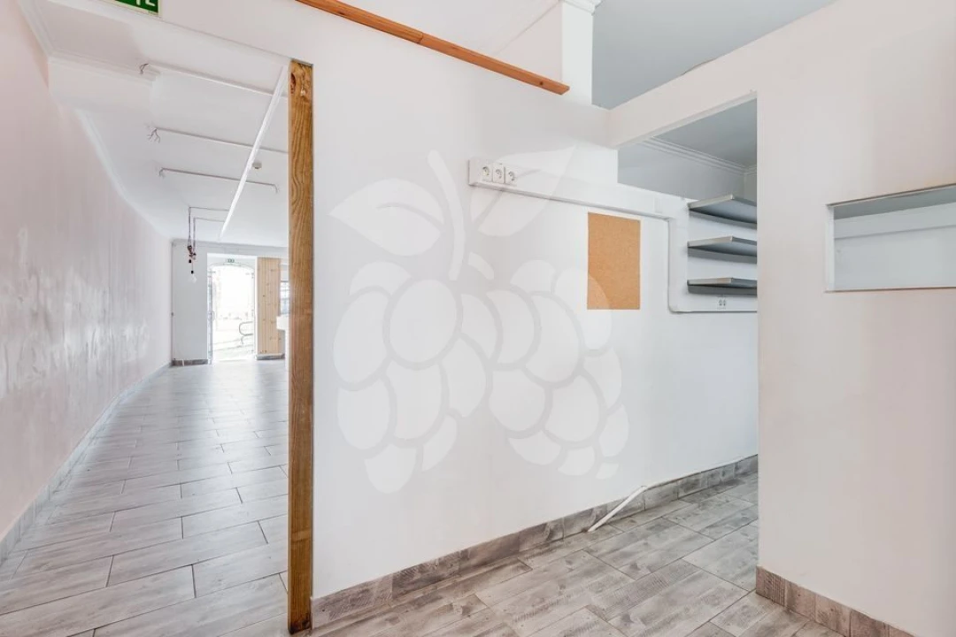 Apartamento T1 para Venda em Santo António Foto 8