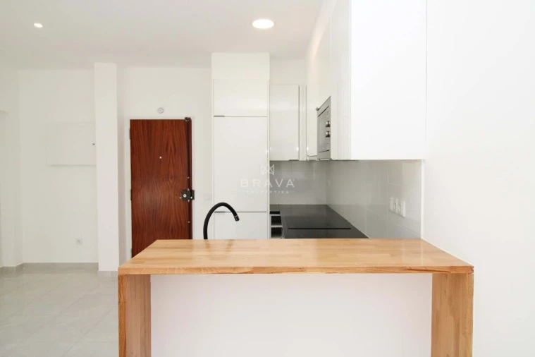 Apartamento T1 para Venda em Quarteira Foto 4