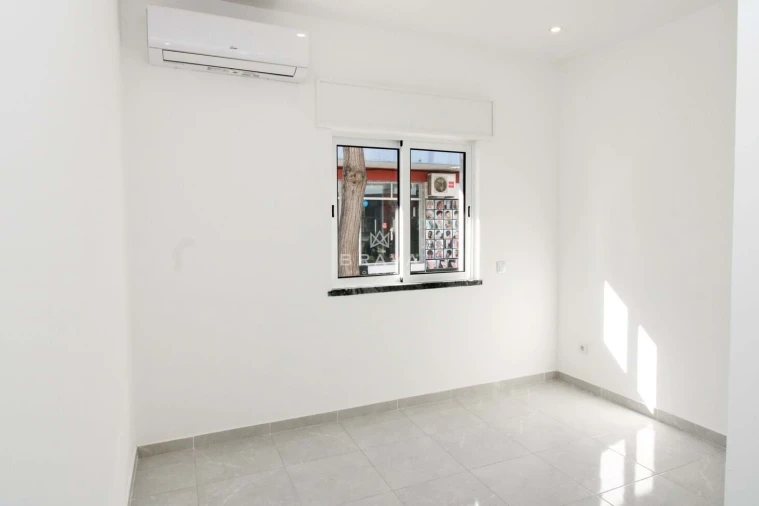 Apartamento T1 para Venda em Quarteira Foto 7