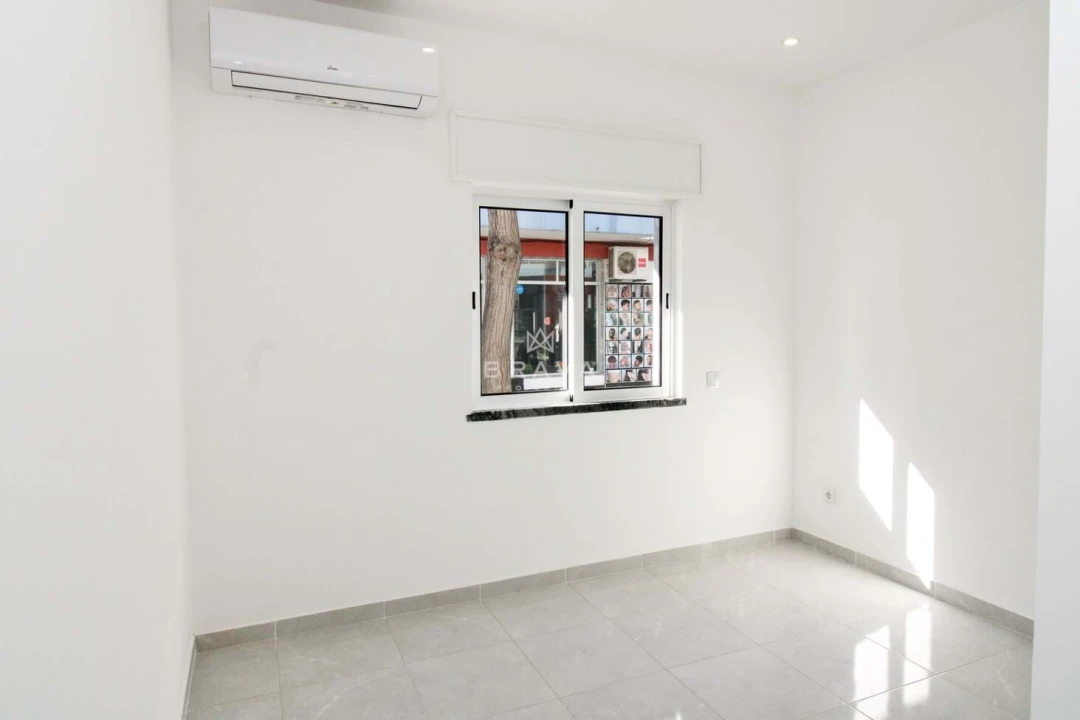 Apartamento T1 para Venda em Quarteira Foto 7