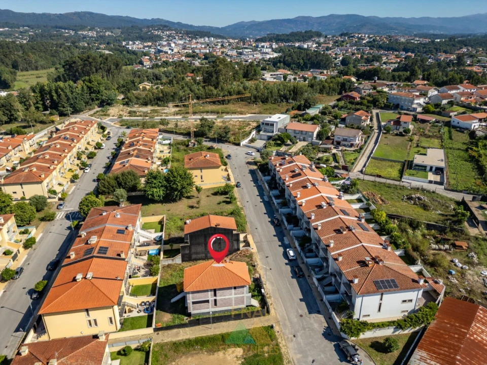 Moradia T3 para Venda em Loureira Foto 29
