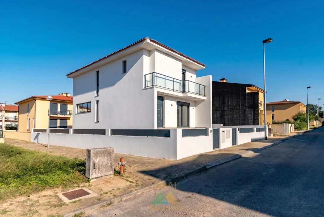 Moradia T3 para Venda em Loureira Foto 7