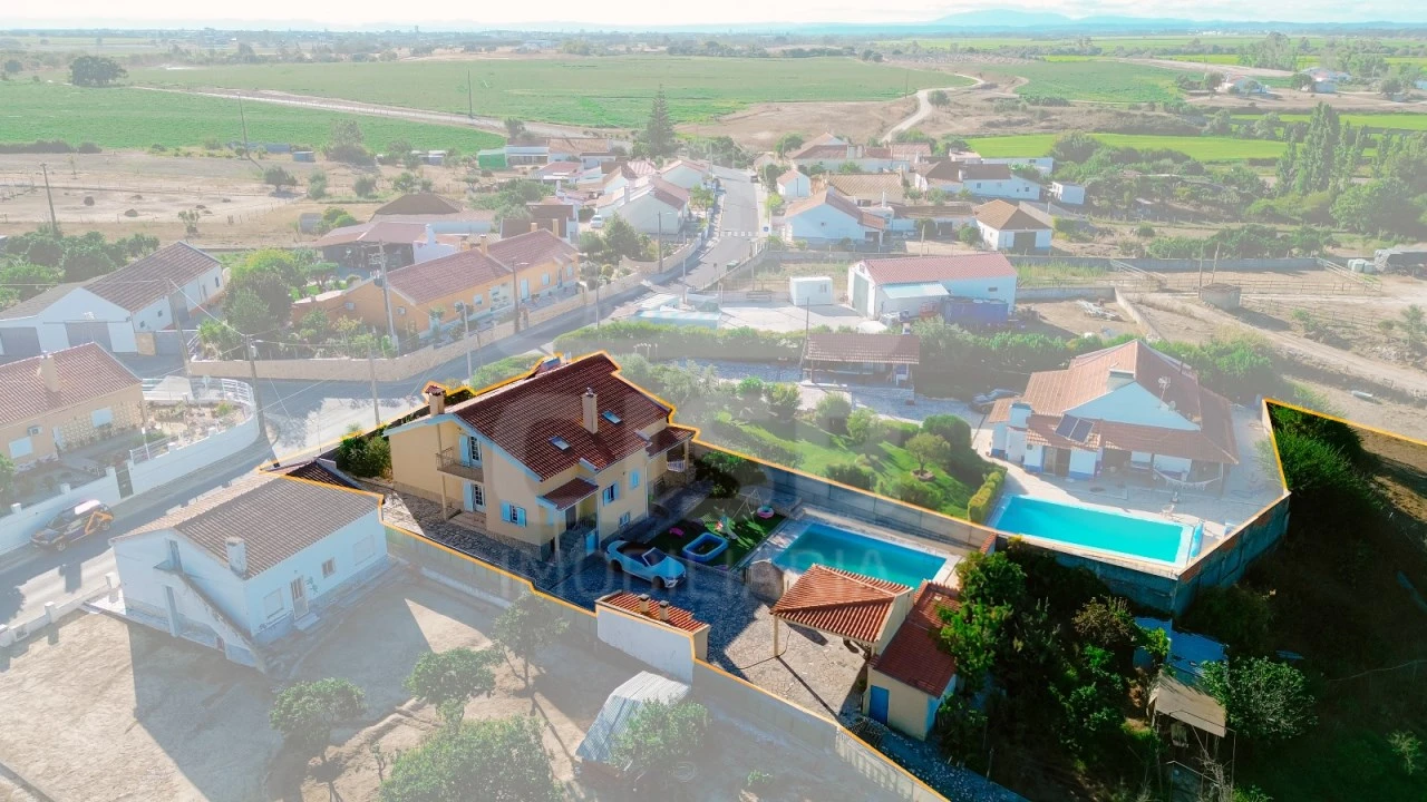 Moradia T4 para Venda em Barrosa Foto 1