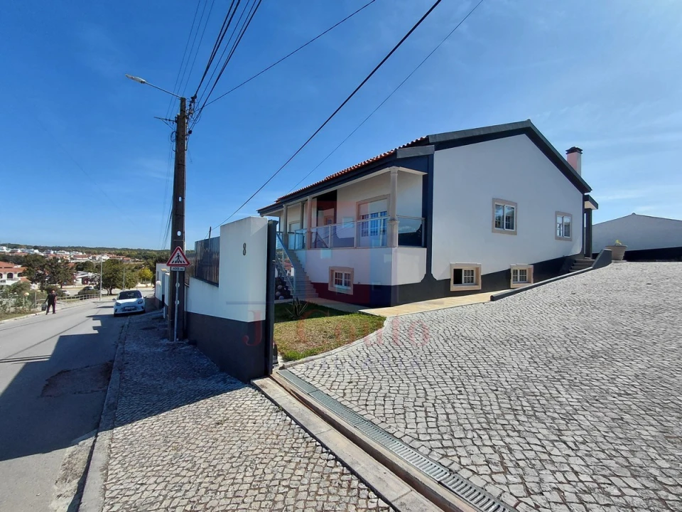 Moradia T4 para Arrendamento em Nadadouro Foto 8