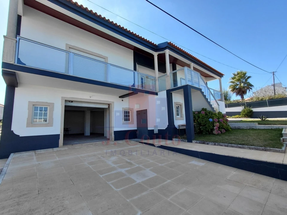Moradia T4 para Arrendamento em Nadadouro Foto 2