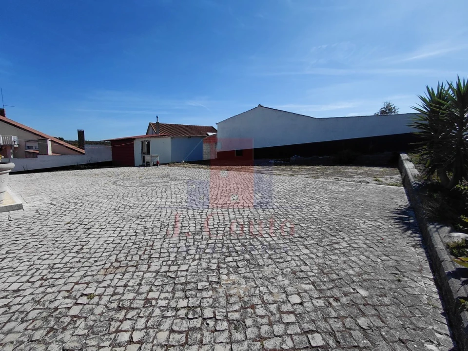Moradia T4 para Arrendamento em Nadadouro Foto 5
