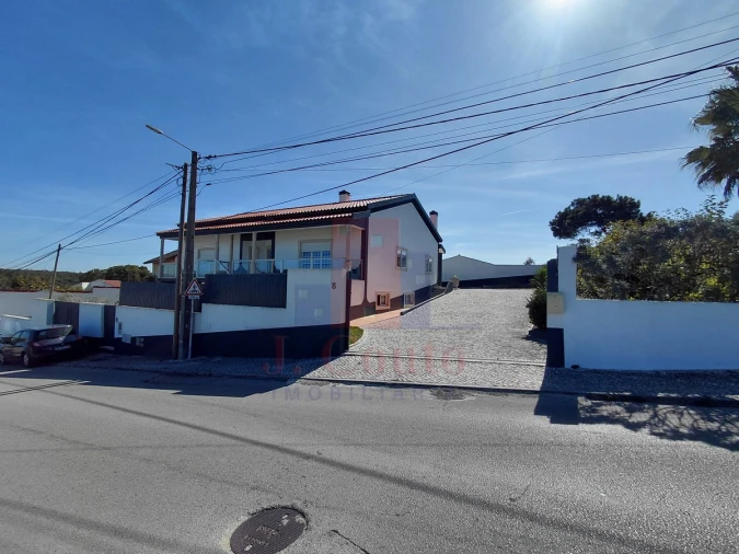 Moradia T4 para Arrendamento em Nadadouro Foto 7