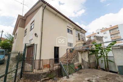 Moradia T4 para Venda em Marrazes e Barosa