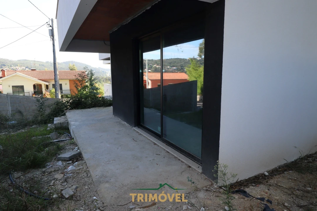 Moradia T2 para Venda em O. Azeméis, Riba-Ul, Ul, Macinhata Seixa, Madail Foto 4