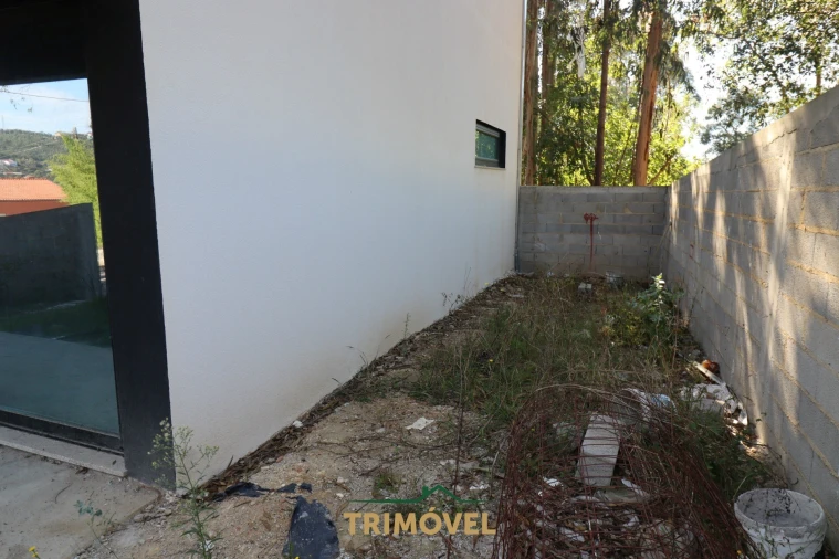 Moradia T2 para Venda em O. Azeméis, Riba-Ul, Ul, Macinhata Seixa, Madail Foto 5