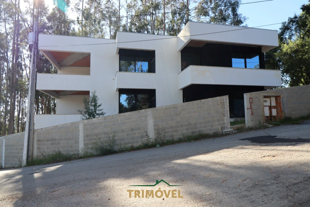 Moradia T2 para Venda em O. Azeméis, Riba-Ul, Ul, Macinhata Seixa, Madail Foto 1