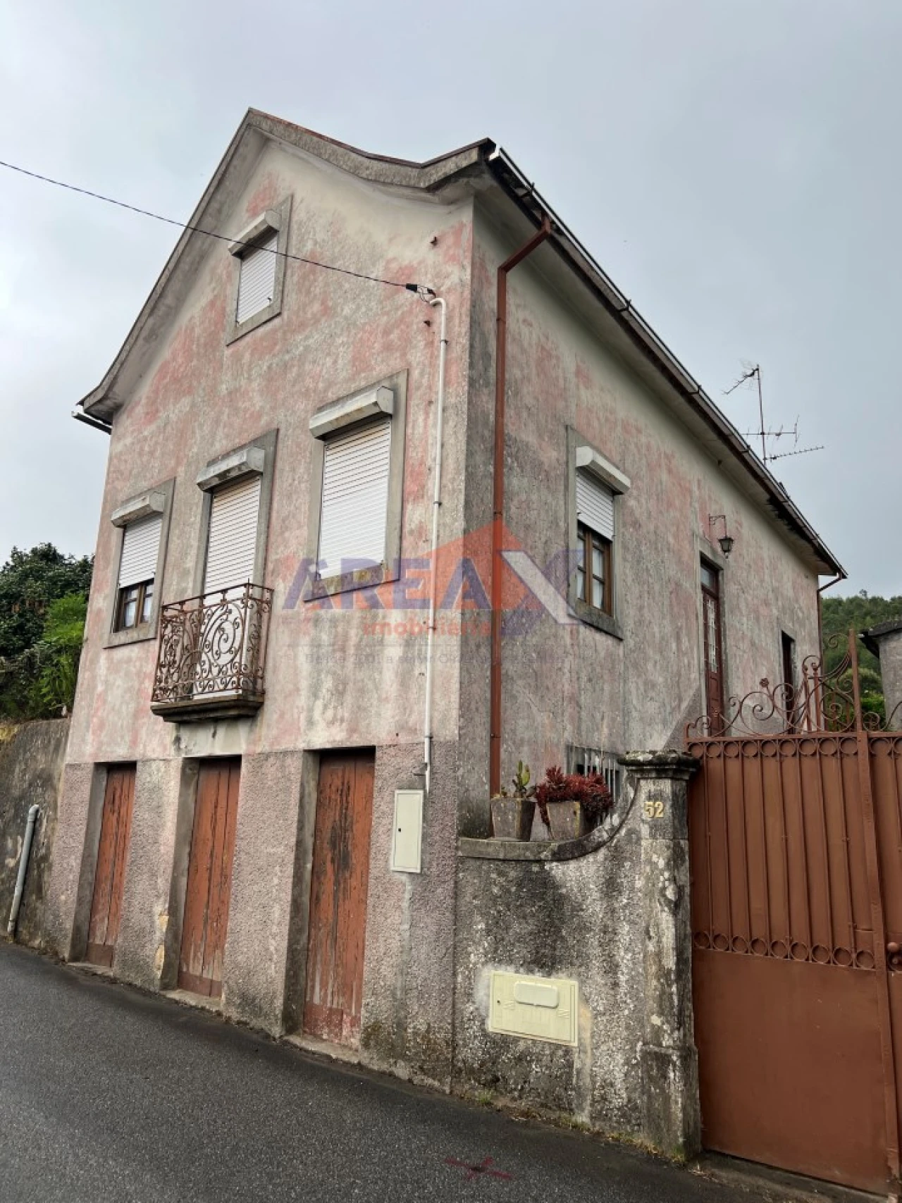 Moradia T5 para Venda em O. Azeméis, Riba-Ul, Ul, Macinhata Seixa, Madail Foto 1