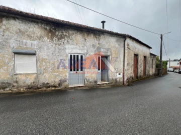 Moradia T5 para Venda em O. Azeméis, Riba-Ul, Ul, Macinhata Seixa, Madail