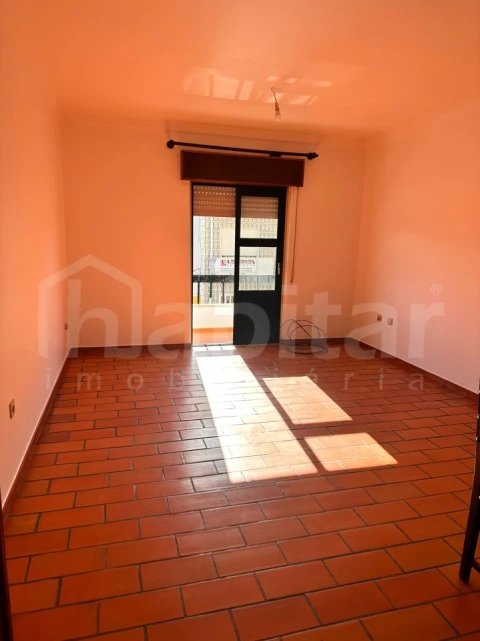 Apartamento T2 para Arrendamento em Benavente