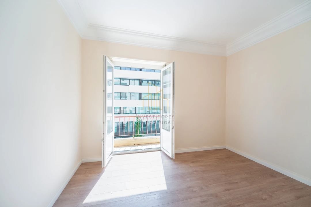 Apartamento T4 para Venda em Campolide Foto 4