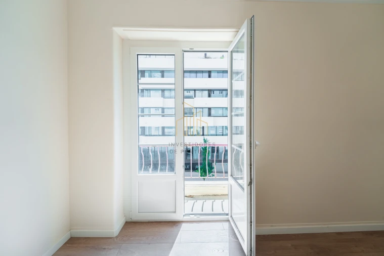 Apartamento T4 para Venda em Campolide Foto 14