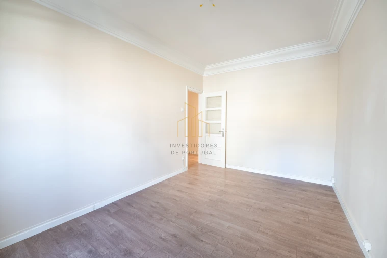 Apartamento T4 para Venda em Campolide Foto 2