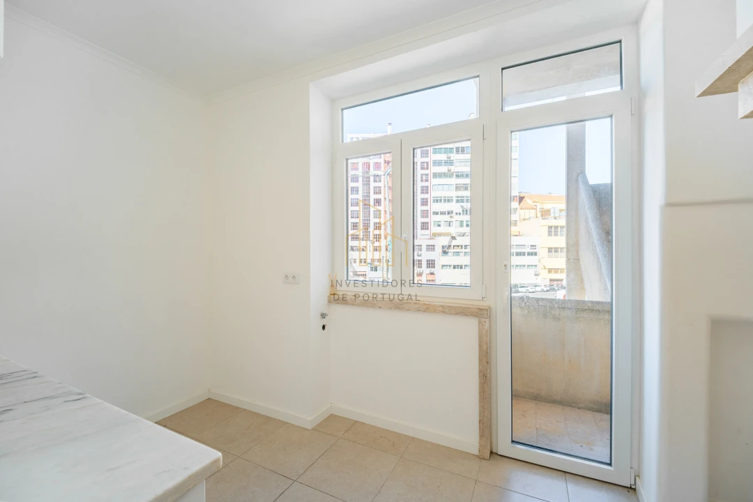 Apartamento T4 para Venda em Campolide Foto 11