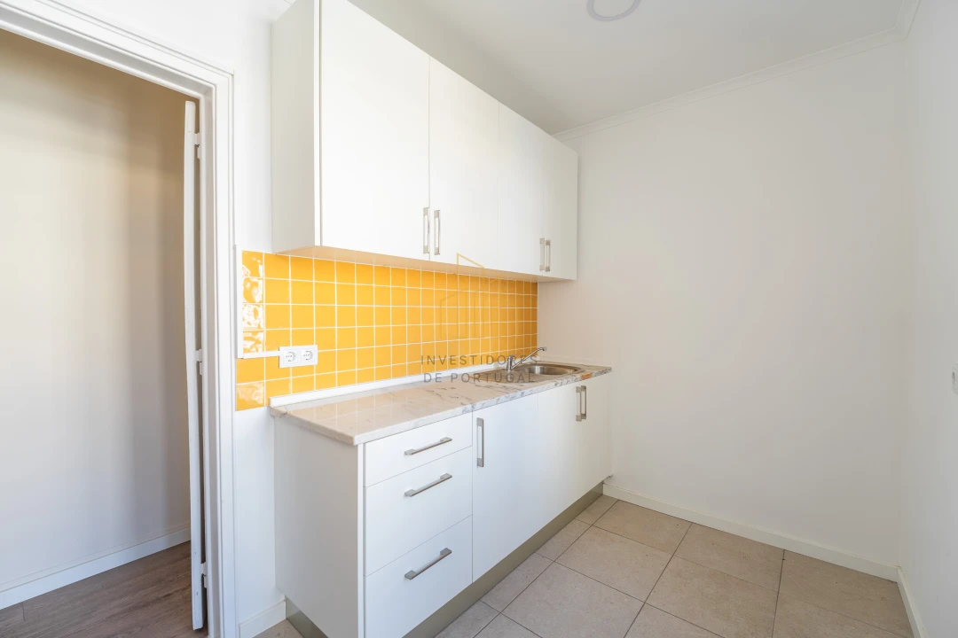 Apartamento T4 para Venda em Campolide Foto 13
