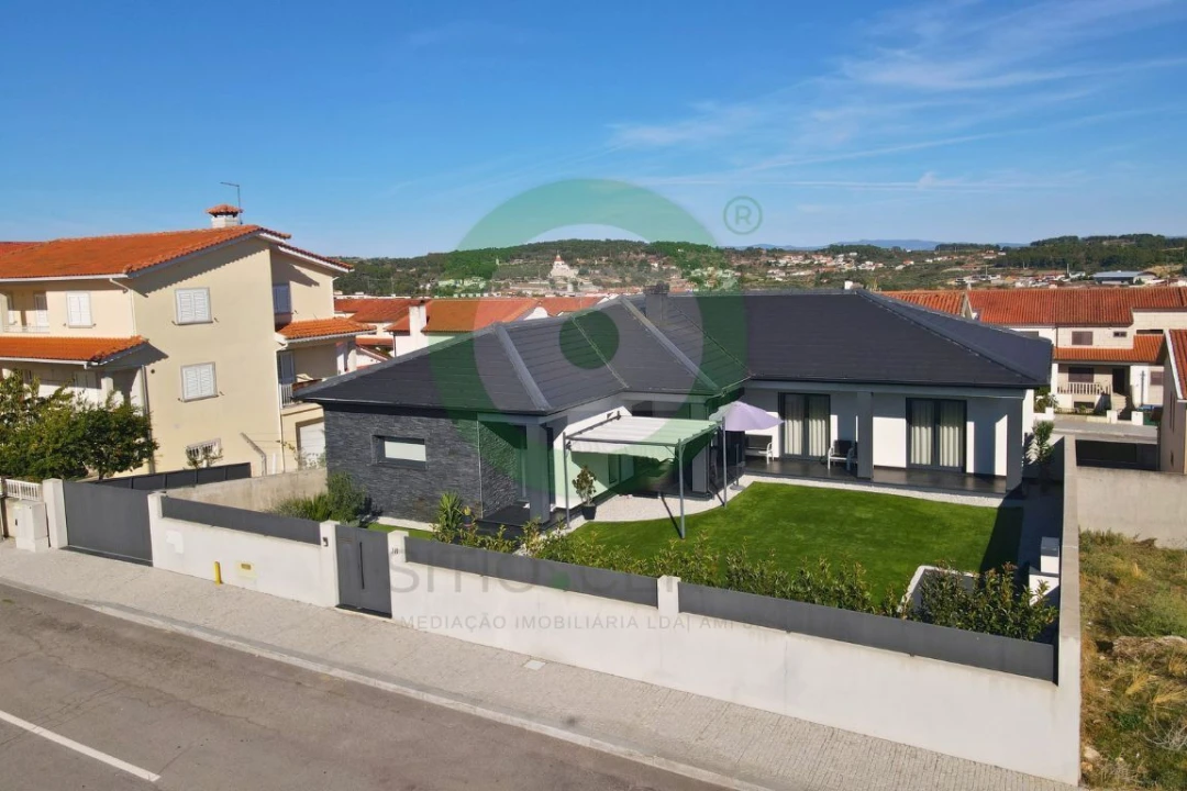 Moradia T4 para Venda em Valpaços e Sanfins Foto 1